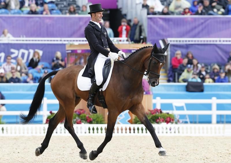 © Reuters. Mark Todd of New Zealand rides Campino during the equestrian Eventing Individual Dressage Day 2 in the Greenwich Park during the London 2012 Olympic Games