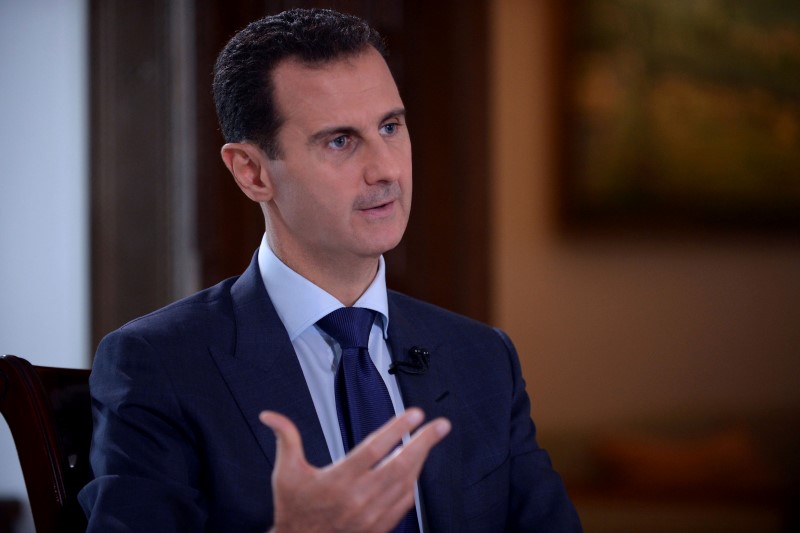 © Reuters. Syria's President Bashar al-Assad speaks during an interview with NBC News