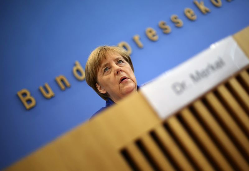 © Reuters. German Chancellor Merkel addresses a news conference in Berlin