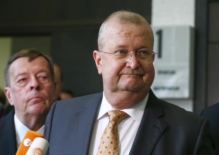 © Reuters. Former CEO of Porsche AG Wiedeking leaves court after being aquitted in Stuttgart