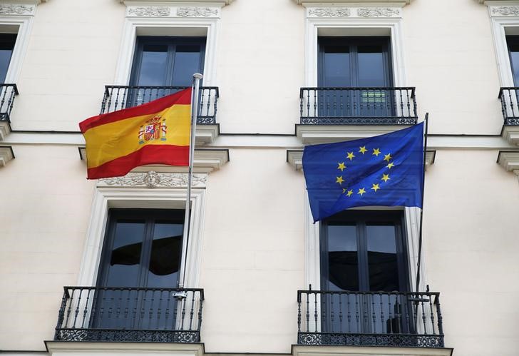 © Reuters. The European Union flag and the Spanish flag are seen on the Department of Education building in Madrid