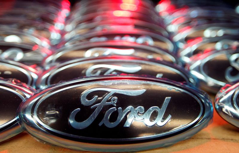 © Reuters. Ford logos are seen at the assembly line of the Ford car factory of Saarlouis