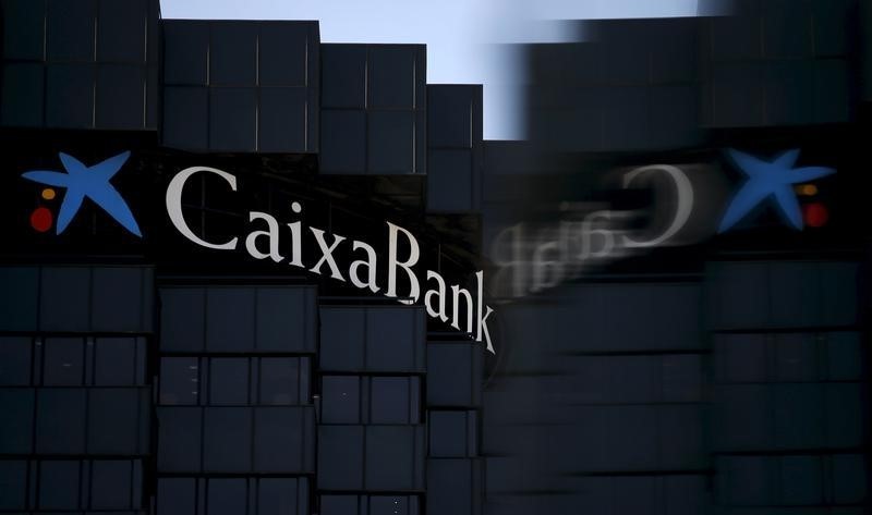 © Reuters. Caixabank reduce beneficio 9,9 pct a junio con presión de margen intereses