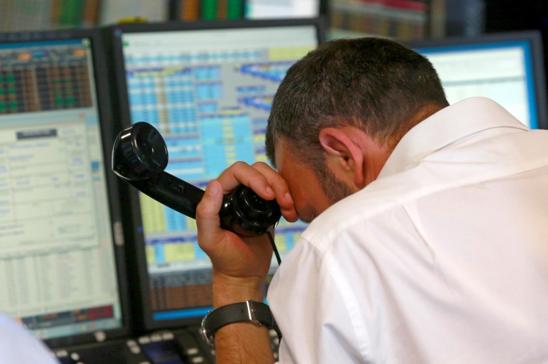 © Reuters. A trader from BGC, a global brokerage company in London's Canary Wharf financial centre reacts during trading