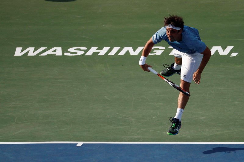 © Reuters. Tennis: Citi Open-Isner v Baghdatis