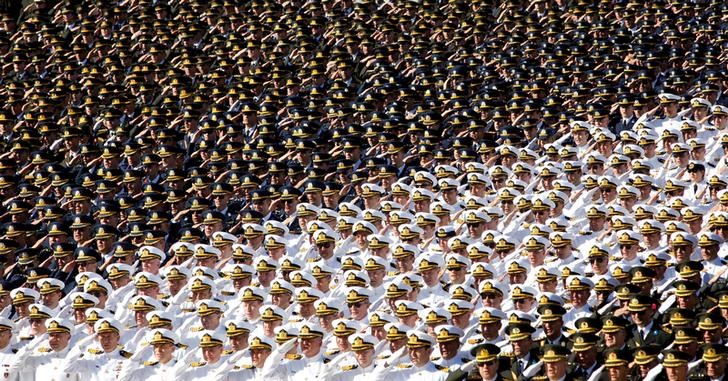 © Reuters. Militares turcos durante cerimônia em Ancara