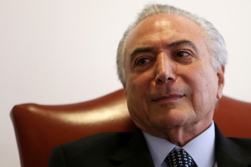 © Reuters. Brazil's interim President Michel Temer attends a news conference with foreign news agencies in Brasilia