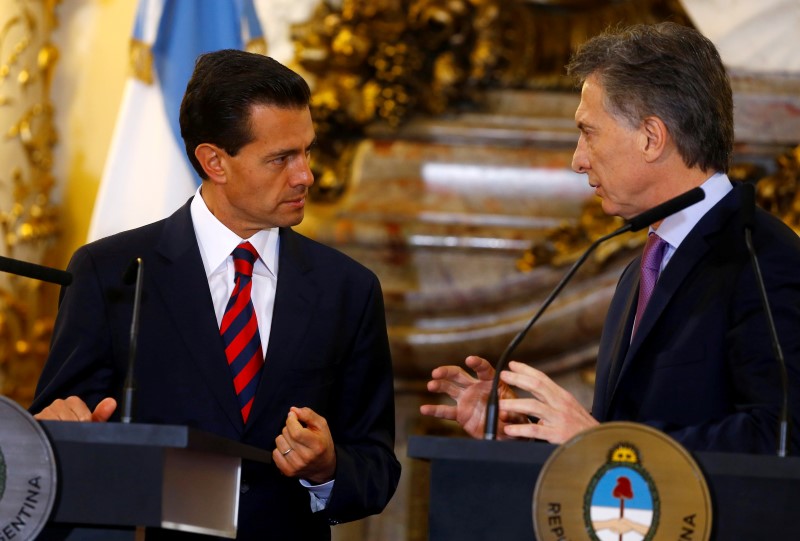 © Reuters. الأرجنتين والمكسيك تعززان اتفاقية اقتصادية في محاولة لإبرام اتفاق للتجارة الحرة