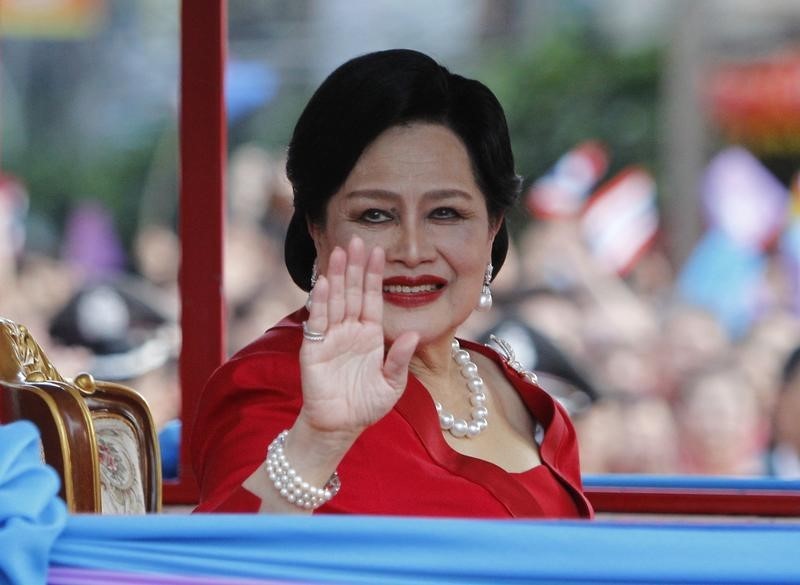 © Reuters. القصر الملكي: ملكة تايلاند تتعافى من التهاب رئوي بعد تلقيها العلاج