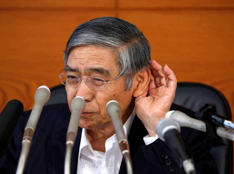 © Reuters. Bank of Japan (BOJ) Governor Haruhiko Kuroda attends a news conference at the BOJ headquarters in Tokyo