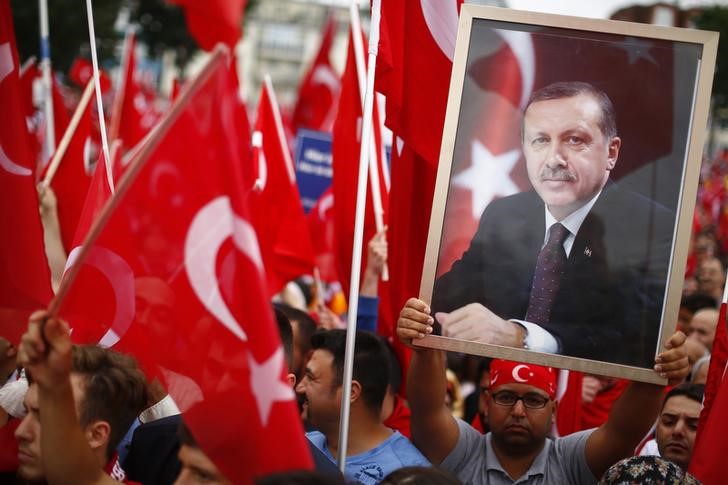 © Reuters. مصدر: تركيا تستدعي دبلوماسيا ألمانيا بشأن حظر كلمة لإدروغان
