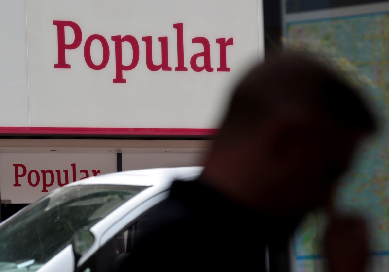© Reuters. Los bancos viran a la baja y arrastran a la bolsa española