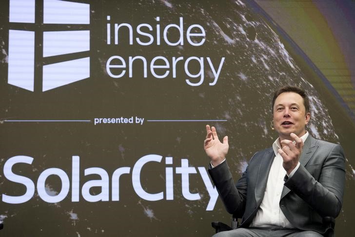 © Reuters. Tesla comprará SolarCity con acciones en acuerdo valorado en $2.600 mlns
