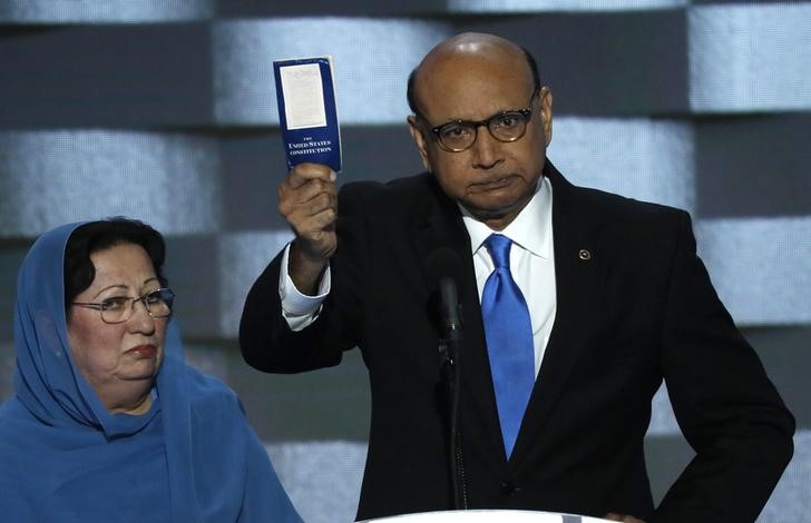 © Reuters. Khizr Khan speaks during the last night of the Democratic National Convention in Philadelphia