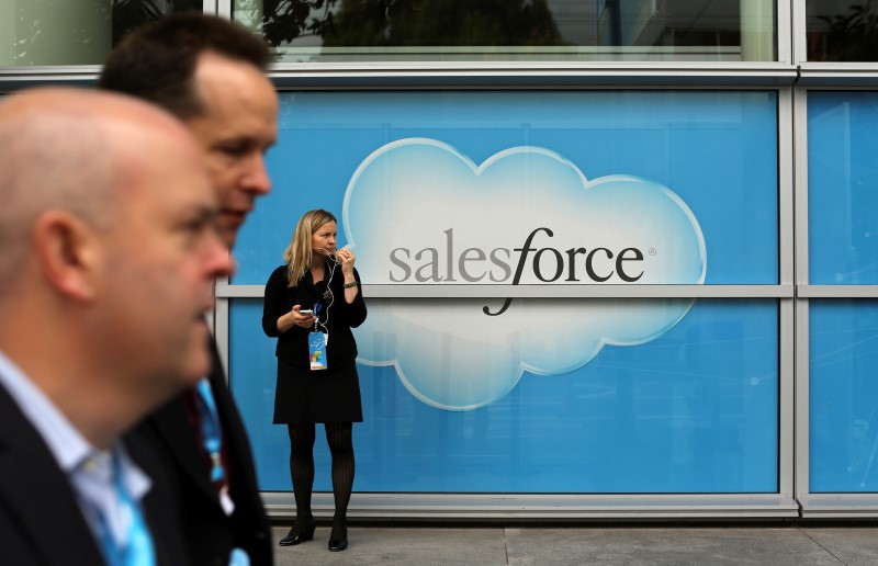 © Reuters. Woman stands near a Salesforce sign during the company's annual Dreamforce event, in San Francisco