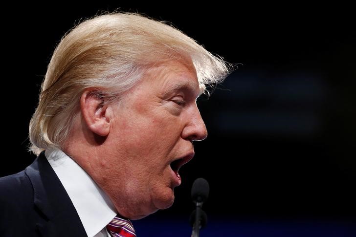 © Reuters. Candidato republicano à Presidência dos Estados Unidos, Donald Trump, discursa durante evento dos veteranos de guerra em Charlotte