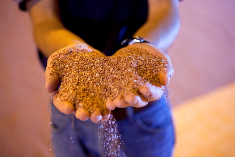 © Reuters. File picture of mill manager holding processed potash