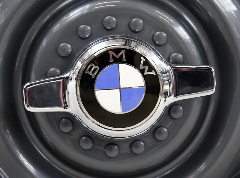 © Reuters. A vintage wheelcap of a BMW is pictured before a news conference marking the company's centenary celebrations in Munich