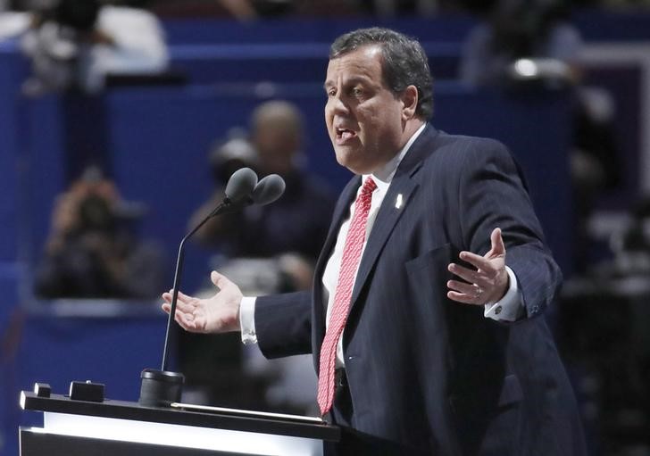 © Reuters. Governador de Nova Jersey, Chris Christie, discursa durante convenção republicana em Cleveland