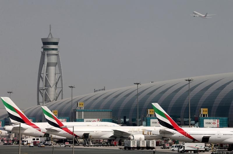 © Reuters. تأجيل إقلاع جميع الرحلات من مطار دبي حتى إشعار آخر
