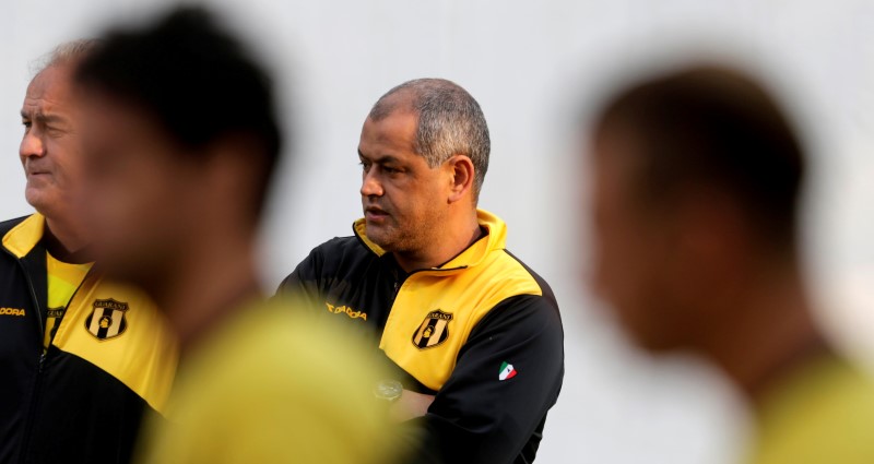 © Reuters. Francisco Arce attends Guarani practice session in Asuncion