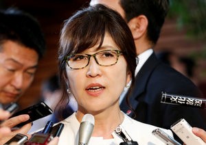 © Reuters. Japan's new defense minister Tomomi Inada talks to reporters at Prime Minister Shinzo Abe's official residence in Tokyo