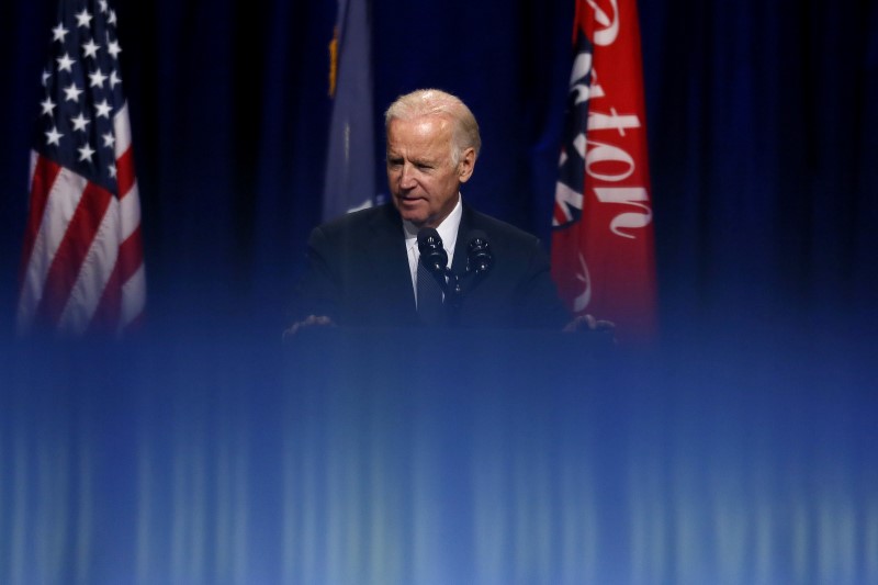 © Reuters. U.S. Vice President Joe Biden speaks during a memorial service for three slain Baton Rouge police officers at Healing Place Church in Baton Rouge