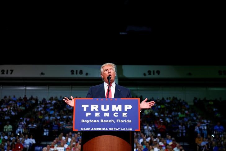 © Reuters. Candidato republicano à Presidência dos Estados Unidos, Donald Trump, participa de evento de campanha na Flórida