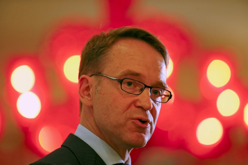 © Reuters. President of the Deutsche Bundesbank Jens Weidmann speaks during a meeting in Rome, Italy