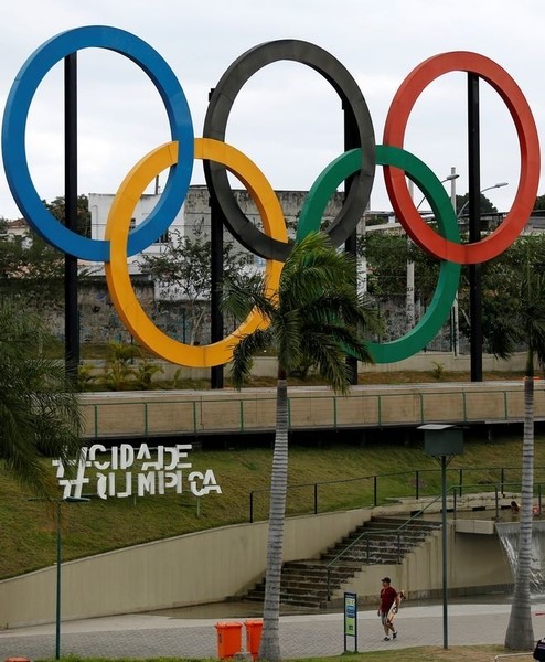 © Reuters. الأولمبية الدولية تسمح بمشاركة ثمانية من لاعبي التنس الروس في ريو