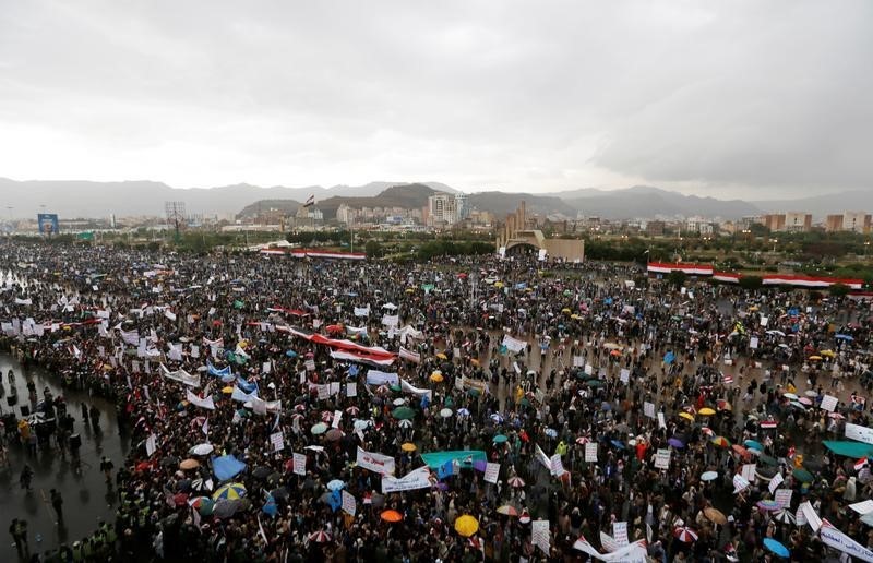 © Reuters. حصري-تقرير دولي: الحوثيون استخدموا دروعا بشرية والدولة الإسلامية تلقت أموالا باليمن