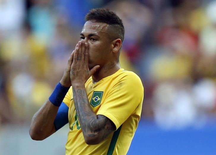 © Reuters. Neymar lamenta lance perdido em partida entre Brasil e África do Sul, em estreia da seleção na Olimpíada. O jogo terminou 0 x 0.