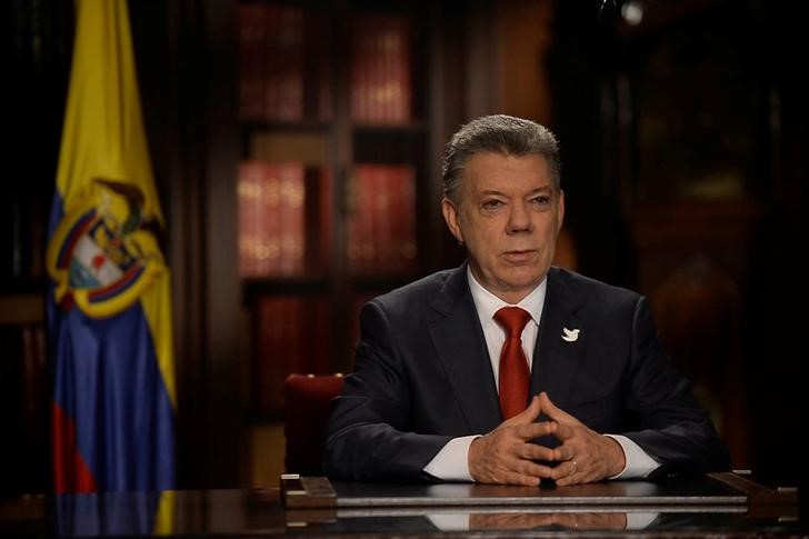 © Reuters. رئيس كولومبيا يقول إن بلاده قد تجري استفتاء على اتفاق سلام مع فارك