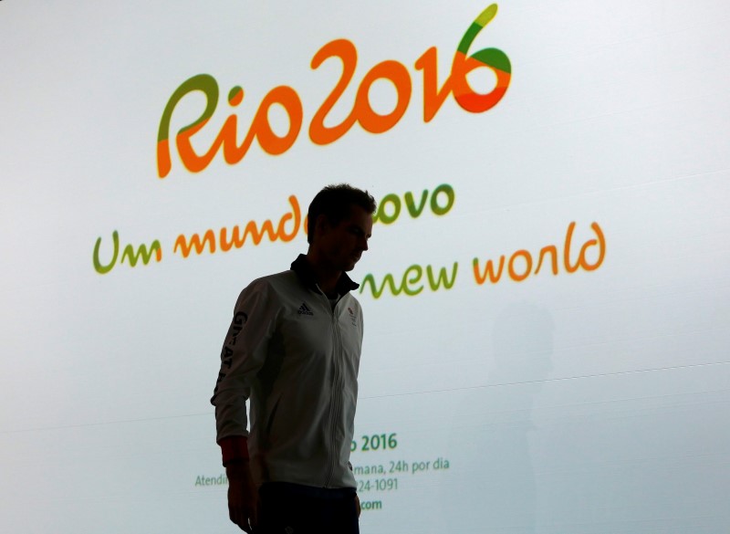 © Reuters. Foto del jueves de Andy Murray llegando a una rueda de prensa en Río de Janeiro