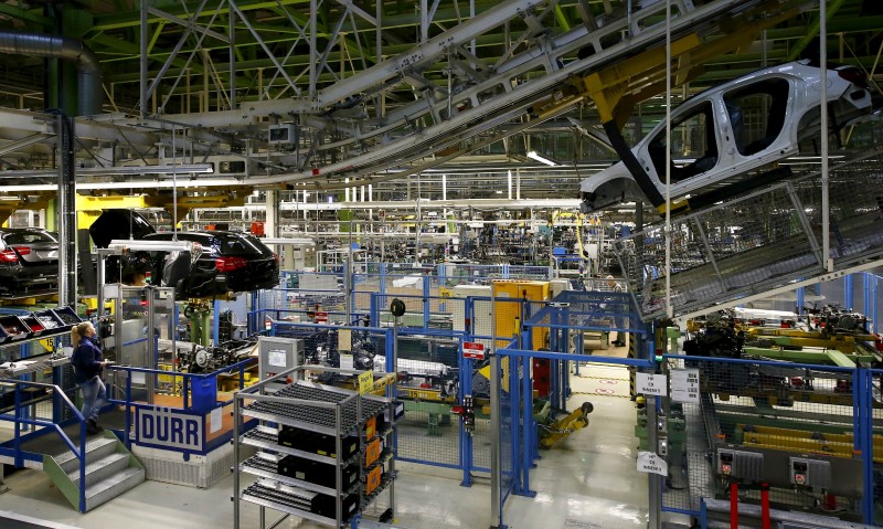 © Reuters. Los pedidos industriales de Alemania caen inesperadamente en junio