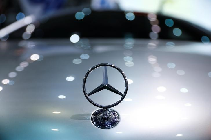 © Reuters. The logo of German car maker Mercedes Benz is seen on a Mercedes F125 concept car in Hanover