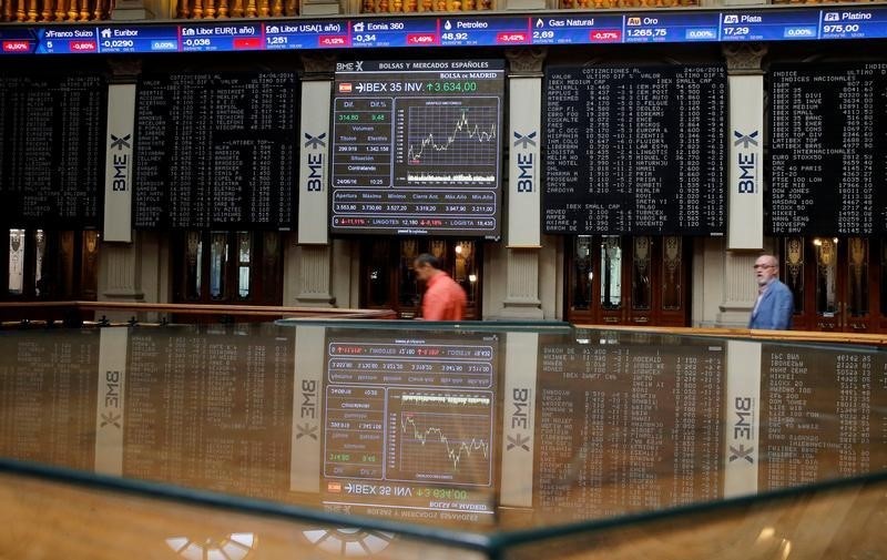 © Reuters. El Ibex cierra al alza gracias al repunte de la banca