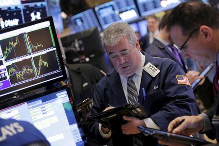 © Reuters. Traders work on the floor of the New York Stock Exchange shortly after the opening bell in New York