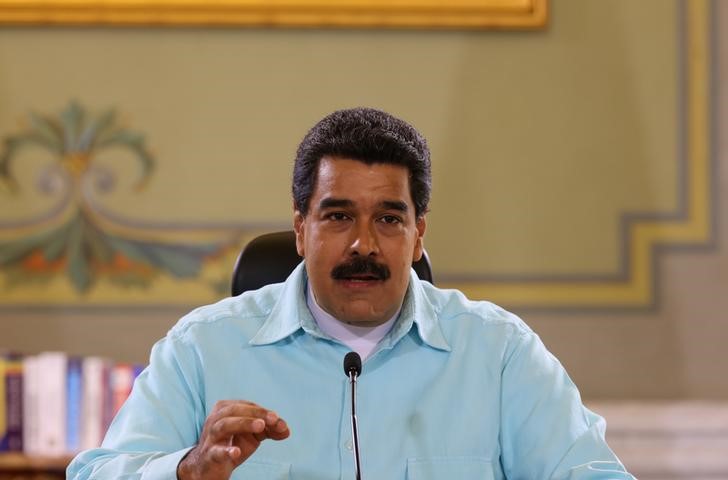 © Reuters. Presidente da Venezuela, Nicolás Maduro, falando durante reunião com ministros em Caracas