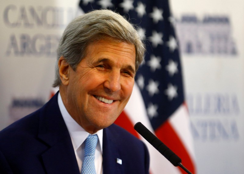 © Reuters. U.S. Secretary of State Kerry attends a news conference in Buenos Aires, Argentina