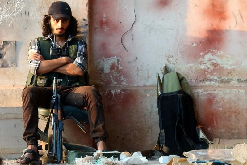 © Reuters. Rebeldes sirios mantienen ofensiva para tratar de romper el sitio de Alepo