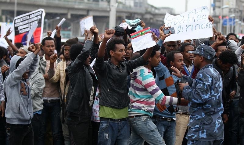 © Reuters. شاهد: قوات الأمن في إثيوبيا تستخدم الغاز المسيل للدموع لتفريق احتجاجات