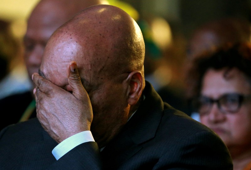 © Reuters. South Africa's President Jacob Zuma reacts during the official announcement of the munincipal election results at the result centre in Pretoria