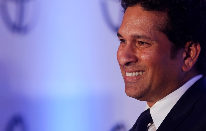 © Reuters. Indian cricket player Sachin Tendulkar speaks during a news conference a day after his retirement, in Mumbai