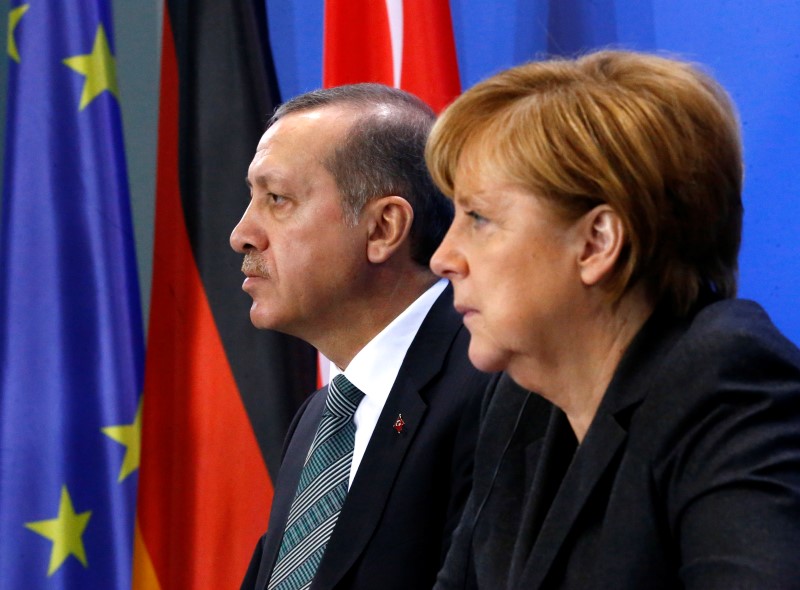 © Reuters. German Chancellor Merkel and Turkey's Prime Minister Erdogan address the media after talks in Berlin