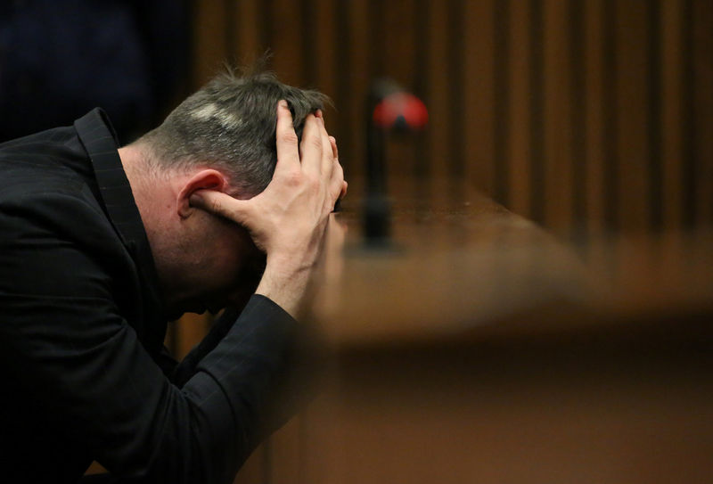 © Reuters. Pistorius reacts during the third day of the re-sentencing hearing for the 2013 murder of his girlfriend Reeva Steenkamp, at Pretoria High Court