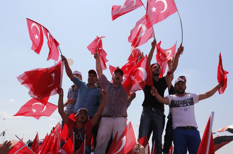 © Reuters. People wave Turkey's national flags during the Democracy and Martyrs Rally in Istanbul