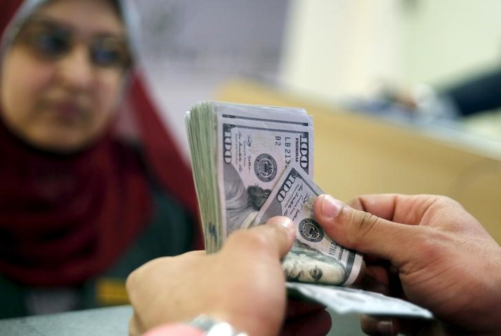© Reuters. المركزي المصري: تراجع احتياطيات النقد الأجنبي إلى 15.536 مليار دولار بنهاية يوليو