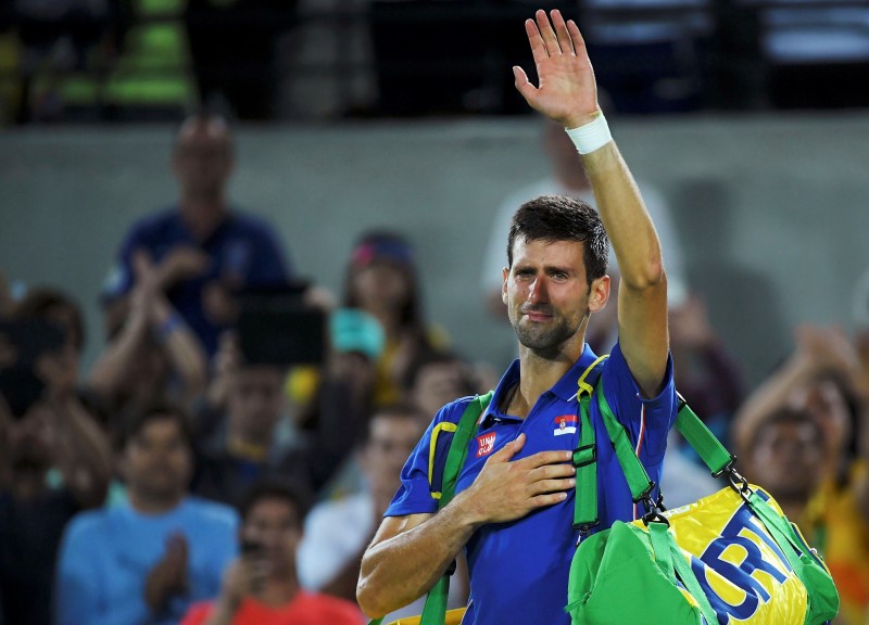 © Reuters. Novak Djokovic de Serbia luego de perder el partido contra Juan Martin Del Potro de Argentina