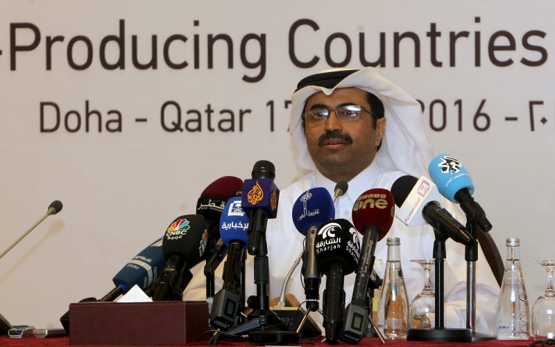 © Reuters. Sada attends a news conference following a meeting between OPEC and non-OPEC oil producers, in Doha